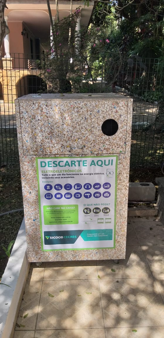 Caixa de coleta instalada na Praça de Atendimento da Subprefeitura de Vila Prudente